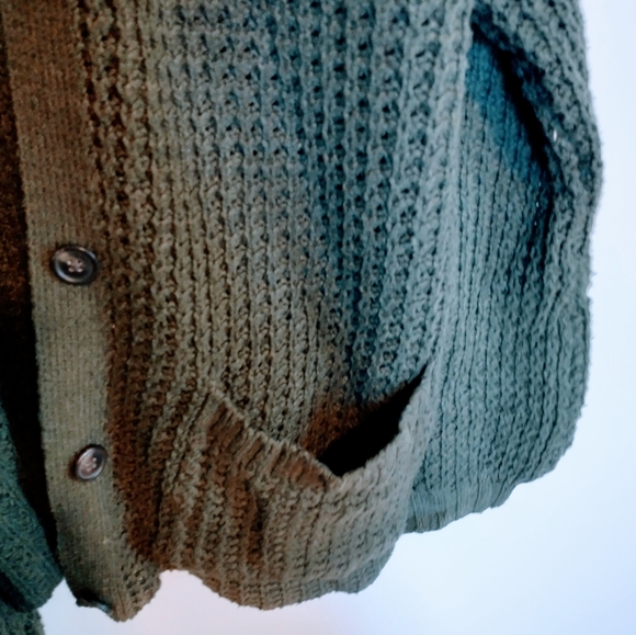 American Eagle green knit Cardigan. Heavy weight with buttons in the front and l - Picture 4 of 5